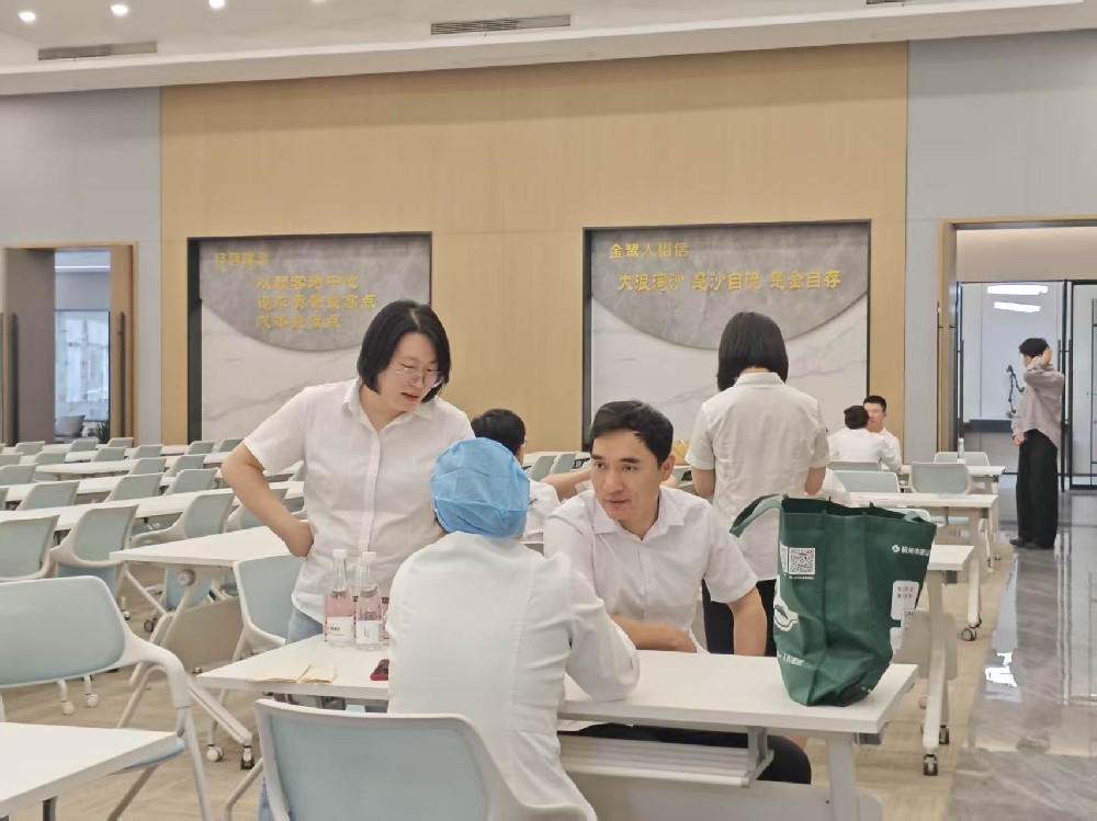 健康义诊进AK（中国）AK官方网站
，暖心服务护员工